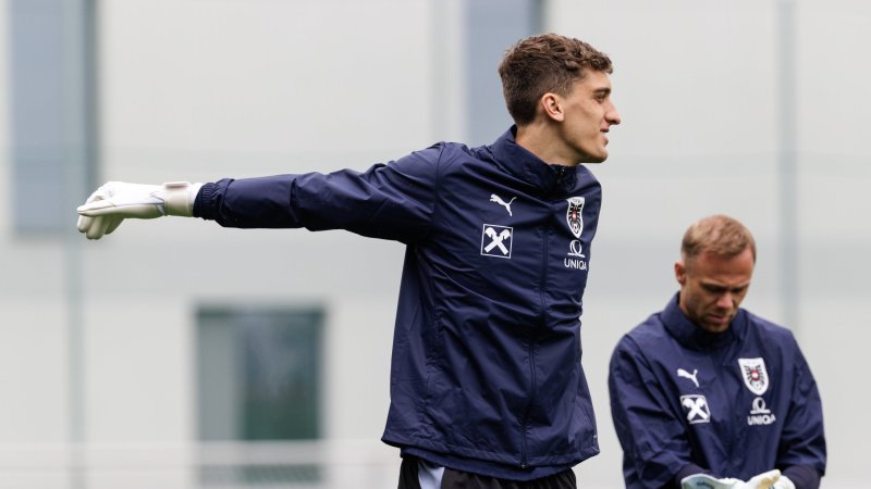 ÖFB-Goalie unterschreibt langfristigen Vertrag