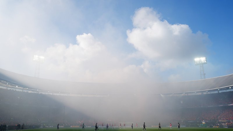 Kurios! Schiri telefoniert während niederländischem Cupfinale
