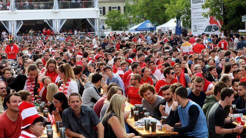 Wichtig für die WM: Public Viewing darf länger dauern