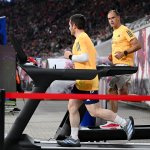 Besondere Aktion! RB-Boss Mintzlaff joggt am Spielfeldrand