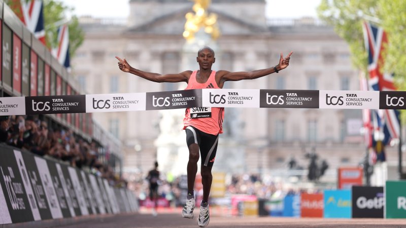 Historisch! Erster Marathonläufer unter zwei Stunden