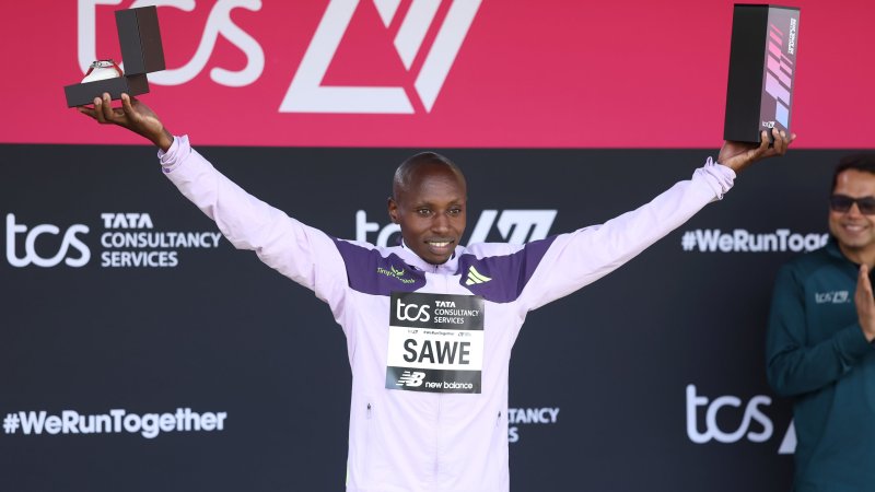 Historisch! Erster Marathonläufer unter zwei Stunden