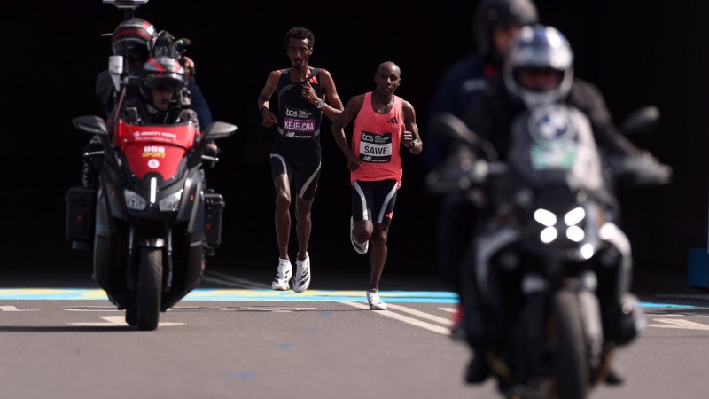 Historisch! Erster Marathonläufer unter zwei Stunden