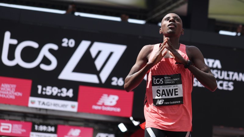 Historisch! Erster Marathonläufer unter zwei Stunden