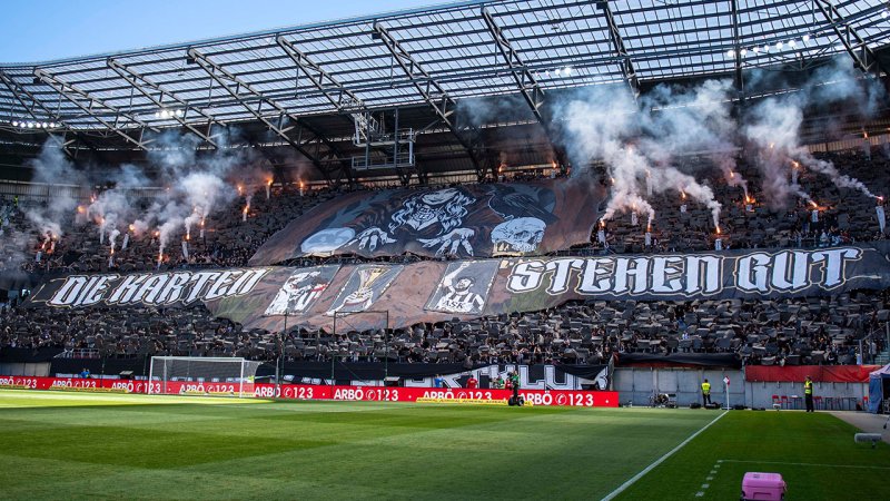 Schwarz-weißes Fußballfest: Die besten Fan-Bilder des Cup-Finales