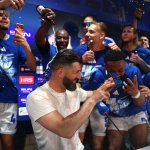 Schalke-Party! Muslic wird bei PK durchnässt