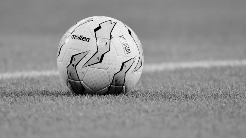 Tragödie im Unterhaus: Amateur-Kicker verstirbt nach Auswechslung