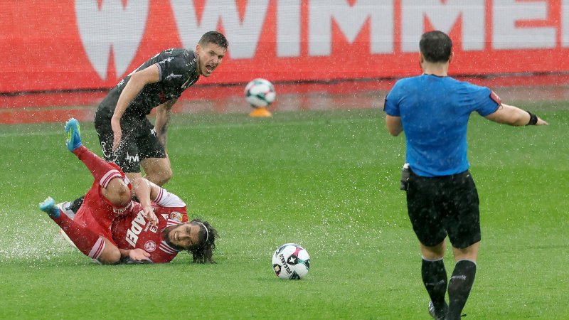 Wasserschlacht in Graz! GAK muss in Linz in ein Endspiel