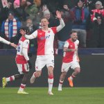 Kurz vorm Titel: Slavia-Fans sorgen mit Platzsturm für Abbruch