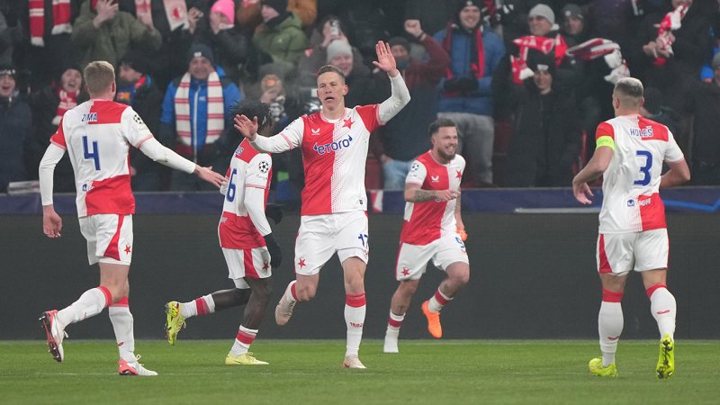 Kurz vorm Titel: Slavia-Fans sorgen mit Platzsturm für Abbruch