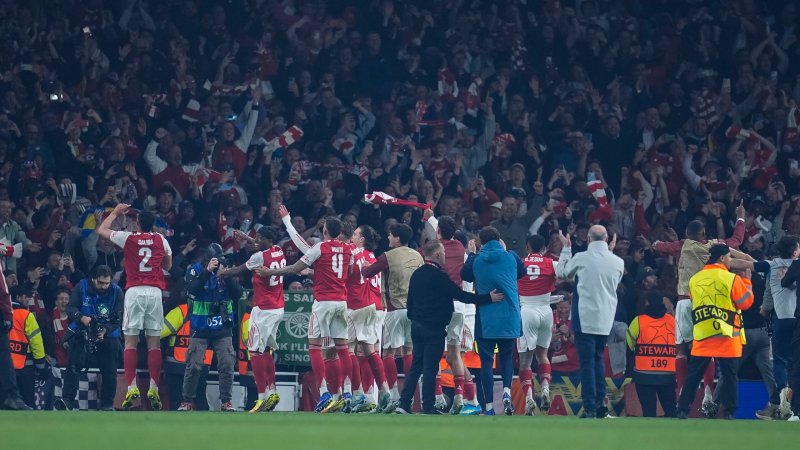 Arsenals Spieler und Fans feierten bis in die Morgenstunden