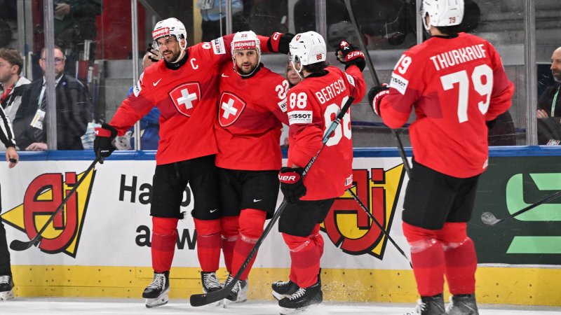 Gastgeber Schweiz behält bei WM weiter weiße Weste