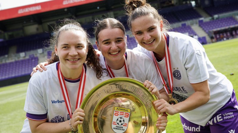 Bilder: Austria-Frauen lassen es nach Meistertitel krachen