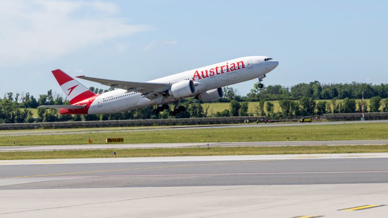 Bilder! ÖFB-Team von zahlreichen Fans am Flughafen verabschiedet