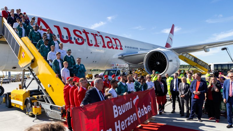 Bilder! ÖFB-Team von zahlreichen Fans am Flughafen verabschiedet