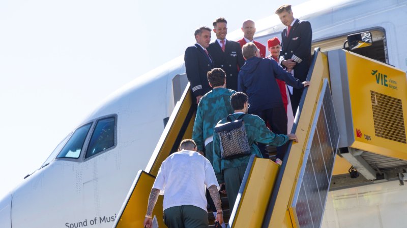 Bilder! ÖFB-Team von zahlreichen Fans am Flughafen verabschiedet