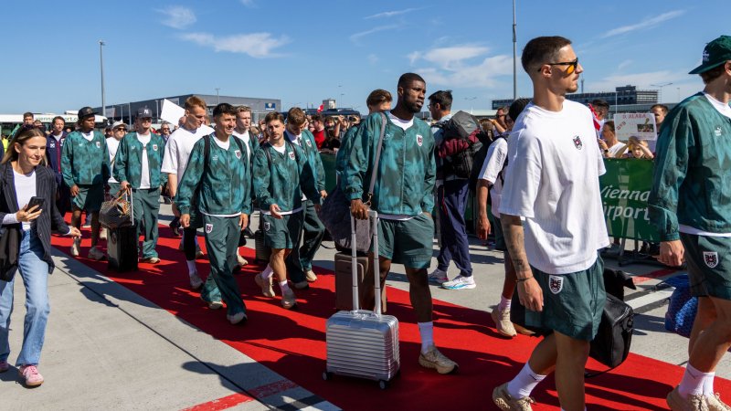 Bilder! ÖFB-Team von zahlreichen Fans am Flughafen verabschiedet