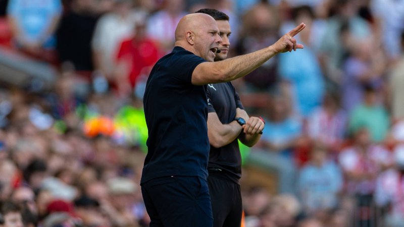Bericht: Arne Slot erteilt Premier-League-Klub eine Absage