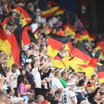 U-Bahn für fast 100 Euro! DFB-Stars helfen Fans