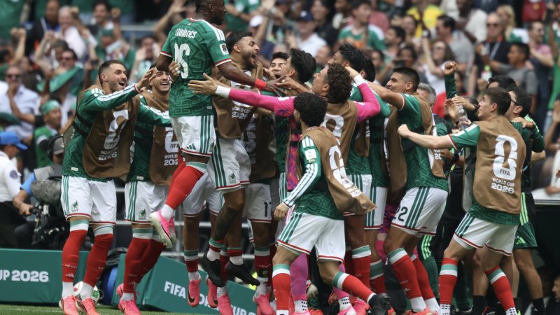Die Highlights zum turbulenten WM-Auftakt im Aztekenstadion