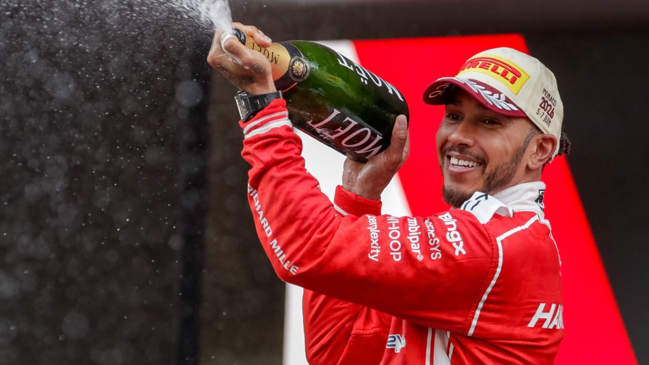 Spätes Antonelli-Drama! Hamilton gewinnt erstmals im Ferrari