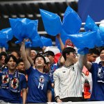 Mit Star-Unterstützung: Japans Fans greifen wieder zu Müllsäcken