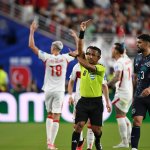 Neue Regel! Paraguay-Star verdeckt Mund und sieht dafür Rot