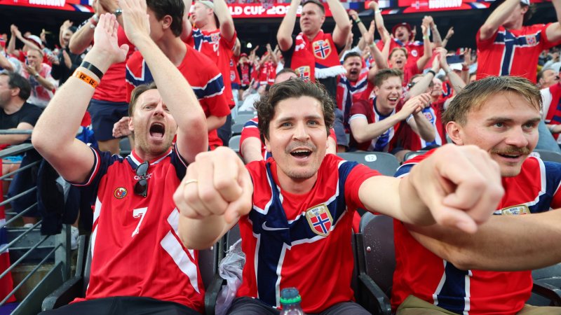 Geniales Fan-Ritual! Norwegen-Fans rudern am Times Square