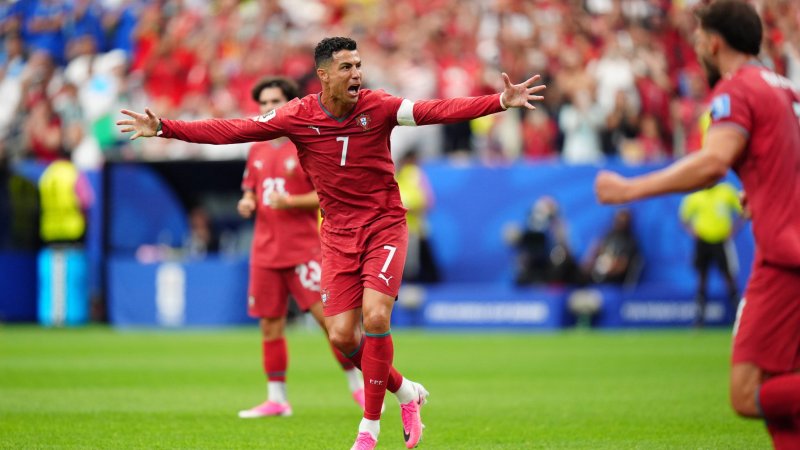 Ronaldo trifft doppelt! Portugal schießt Usbekistan ab