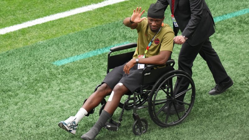 Kone unterstützt Kanada trotz schwerer Verletzung im Stadion