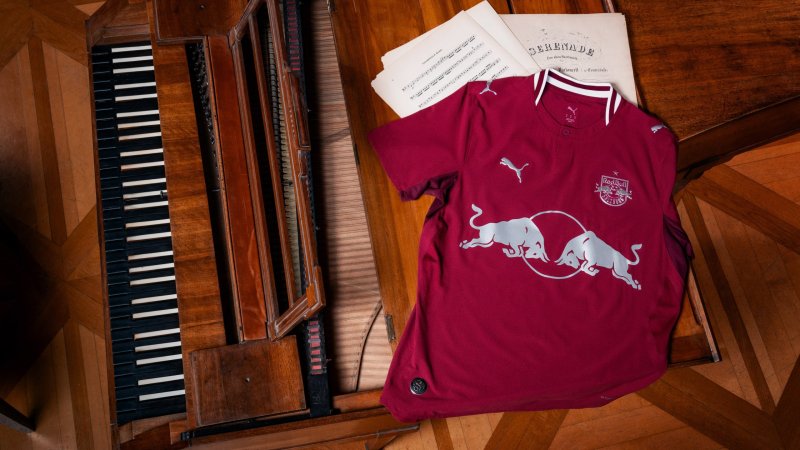 Salzburgs neues Trikot im Mozart-Stil