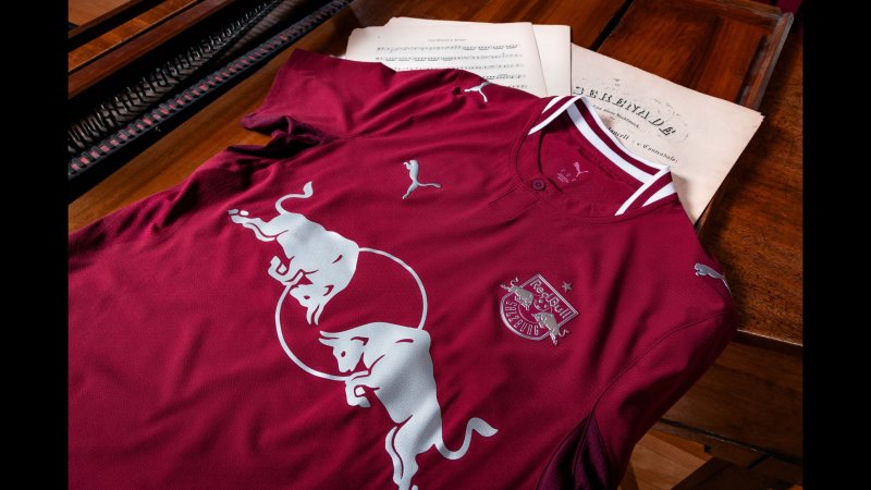 Salzburgs neues Trikot im Mozart-Stil