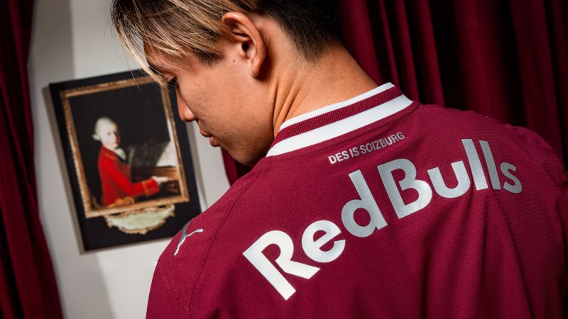 Salzburgs neues Trikot im Mozart-Stil
