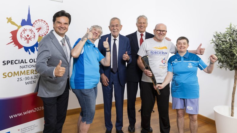 Special Olympics Flamme besucht Bundespräsident Van der Bellen