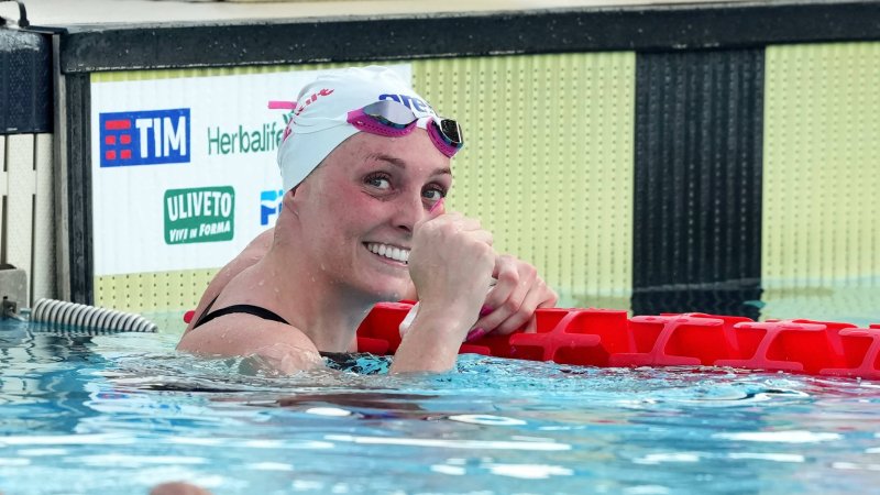 Um drei Hundertstel! Weltrekord über 100 m Kraul gefallen