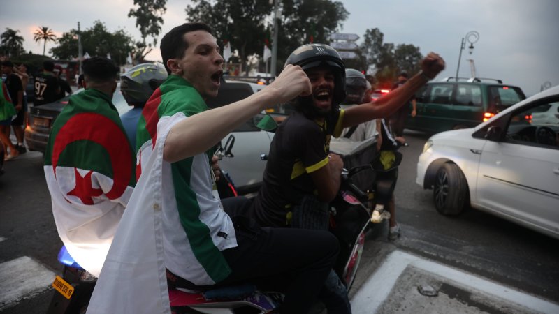 Komplett skurril! Algerien-Fans bejubeln Österreichs Ausgleich