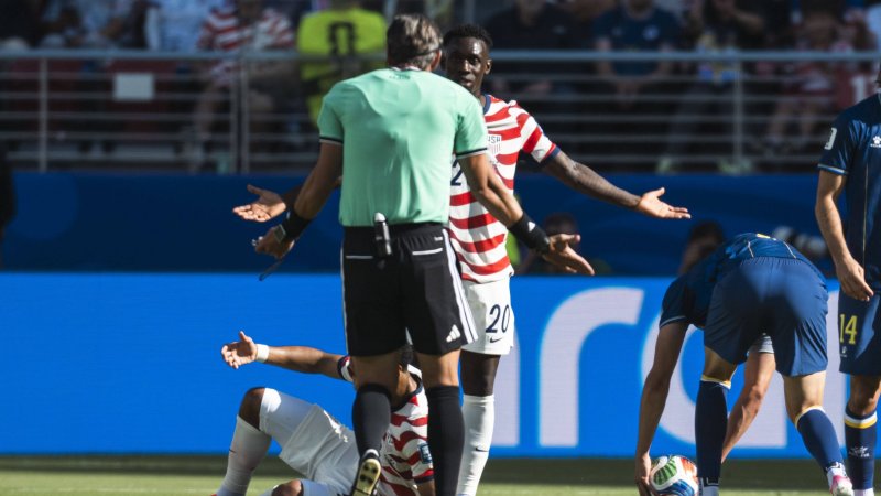 Nach umstrittener Roten Karte: US-Topscorer kennt seine Sperre