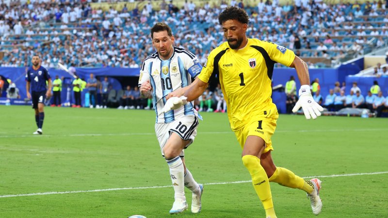 Nach WM-Aus: Vozinha tauscht Trikot mit Messi