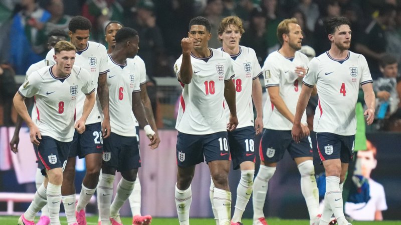 Dezimierte "Three Lions" zwingen Mexiko in die Knie