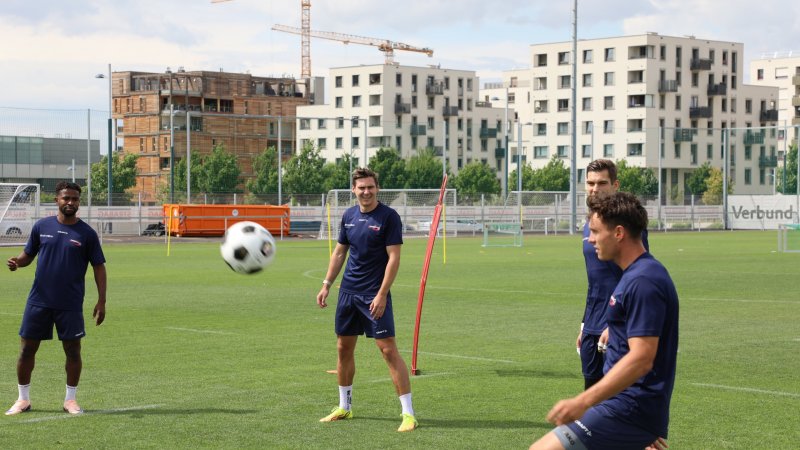 Prominenter Gast! ÖFB-Teamspieler hält sich in "AMS"-Camp fit