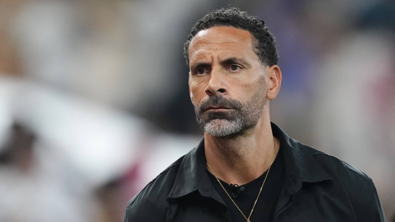 Rio Ferdinand: "Steck deine Männerbrüste wieder in den Gürtel"