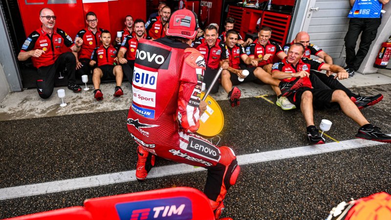 Wikinger-Rudern! Norwegisches Fan-Ritual strömt in die MotoGP