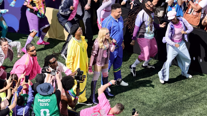 Von Bieber bis Shakira: Die besten Bilder der WM-Halftime-Show