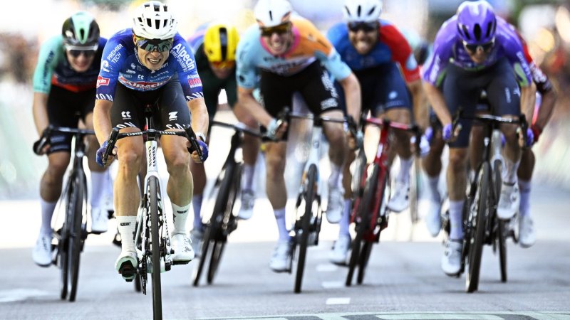 Vor Klettern in Alpen: Sprinter Philipsen holt Etappensieg