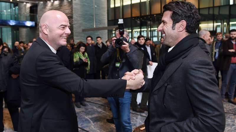 Luis Figo fordert Infantino öffentlich zum Rücktritt auf