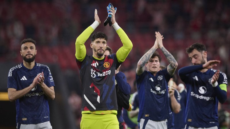 Manchester United gibt Torhüter ab