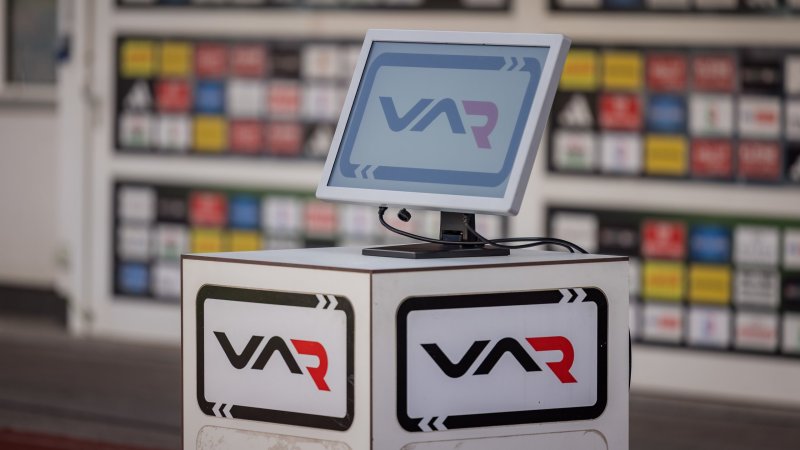 VAR-Revolution? UEFA will "ein Stück weit zurückgehen"