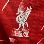 Investorengruppe mit Jeff Bezos steigt bei Liverpool ein