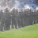 DFB-Pokal: 35 Polizisten bei Derby verletzt – mehrere Festnahmen