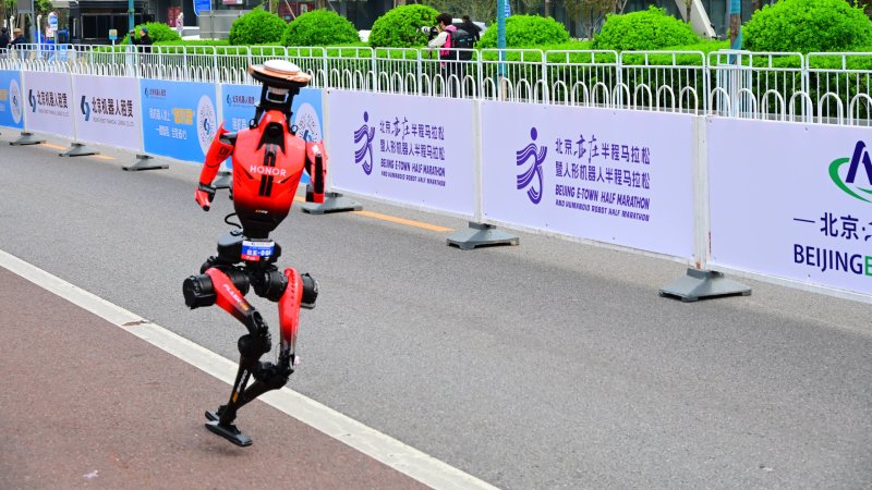 Humanoider Roboter schlägt Usain Bolts 100-m-Weltrekord